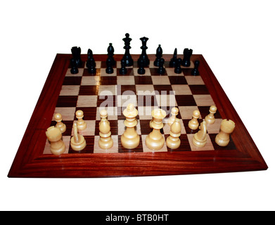 Schachbrett mit schwarzen und weißen Bauern angeordnet Stockfoto
