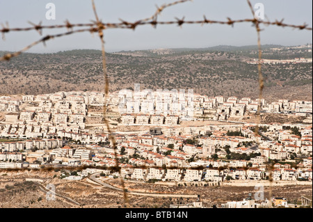 Aufbau der jüdischen Häuser weiter im Abschnitt Betar Illit des Gusch Etzion israelische Siedlung Blocks. Stockfoto