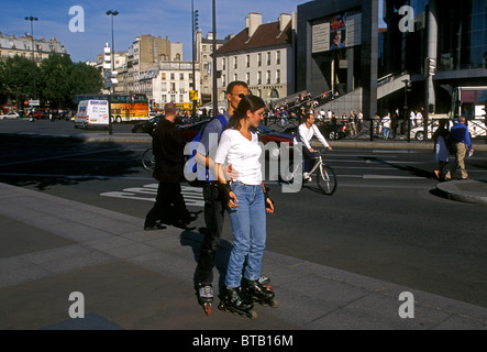 Franzosen paar Inline-Inline-Skater Skater Place De La Bastille von Paris Ile France Europe Stockfoto