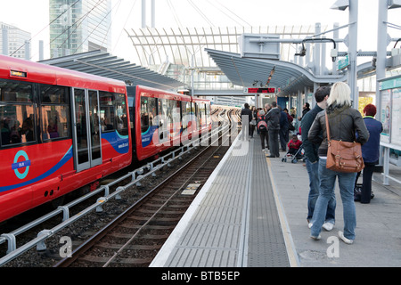 DLR - Docklands Light Railway - Station Poplar - London Stockfoto