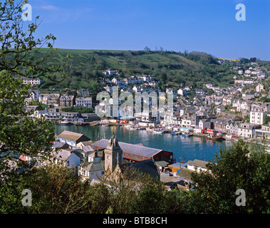 Blick auf East Looe gegenüber dem Hafen von West Looe Stockfoto