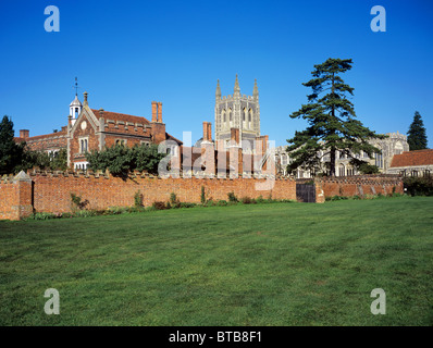 Trinity Hospital und Holy Trinity Church in dem Dorf Oif Long Melford an der Suffolk/Essex Grenze Stockfoto