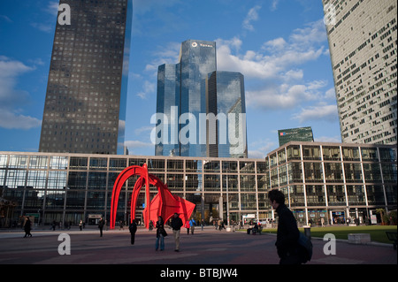 Paris, Frankreich - Geschäftsarchitektur, Firmenzentrale Bürogebäude, französische Unternehmen, Geschäftszentrum La Défense, Glasarchitektur, große Geschäftsgebäude Stockfoto