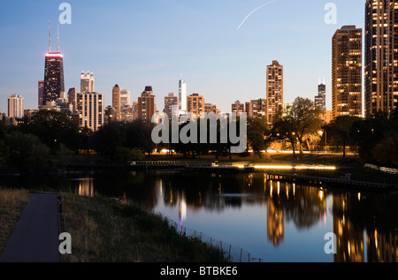 Innenstadt von Gebäuden vom Lincoln Park aus gesehen Stockfoto