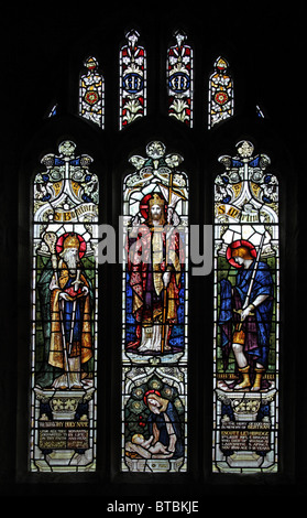 Ein Glasfenster, die Darstellung von Jesus mit dem heiligen Bonifatius, Martin von Tours und die Geburt Christi Stockfoto