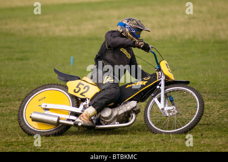 Grass Speedway Bahnrad mit Geschwindigkeit Stockfoto