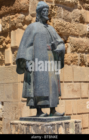 Denkmal für den andalusischen muslimischen Philosophen Ibn Hazm (994-1064) in Córdoba, Spanien Stockfoto