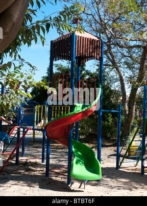 Schieben Sie den Kinderspielplatz in Sozopol, Bulgarien, Balkan Stockfoto