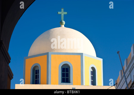 Kirchenkuppel Fira (Thira) Santorini Cyclades Inseln Griechenland Stockfoto