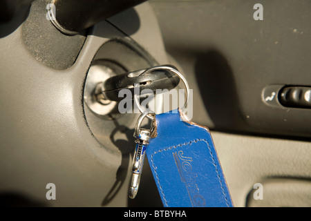 Autoschlüssel im Zündschloss Stockfoto