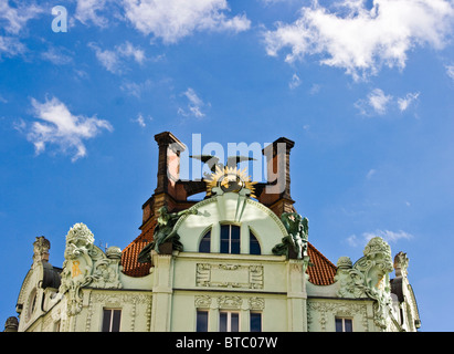 Auf dem Dach des Jugendstil Goethe-Institut kulturellen Austausch Sprachenzentrums Prag Tschechische Republik Europa Stockfoto