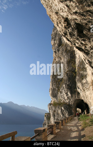 Auf der alten Strada del Ponale-Straße in der Nähe von Riva del Garda, Gardasee, Italien Stockfoto