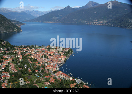 Luftaufnahme von Menaggio am Comer See, Form La Crocetta Suche Stockfoto