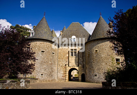 Eingang zum Schloss Pompadour in der Corrèze Region Frankreichs Stockfoto