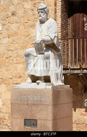 Denkmal für die andalusische muslimischer Universalgelehrter Averroes (1126-1198) in Córdoba, Spanien Stockfoto