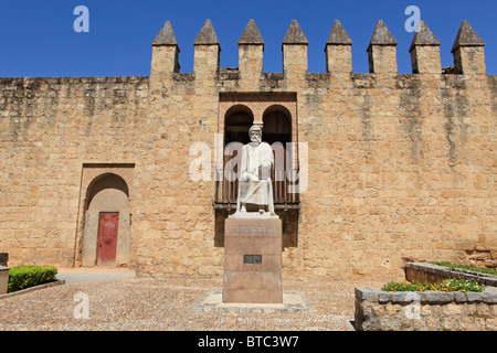 Denkmal für die andalusische muslimischer Universalgelehrter Averroes (1126-1198) in Córdoba, Spanien Stockfoto