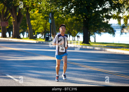 Korean American läuft beim Rennen in Washington DC Stockfoto