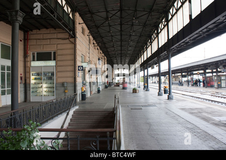Rainaway Bahnhof Pisa Stadtzentrum Italien Stockfoto