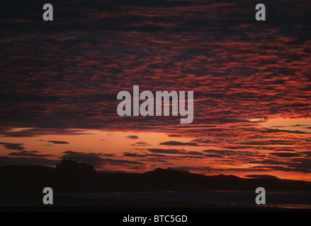 Bamburgh Castle Sonnenuntergang, Northumberland. VEREINIGTES KÖNIGREICH Stockfoto