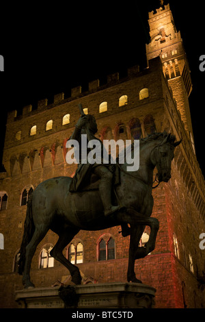 Reiterstatue von Còsimo di Giovanni Degli Mèdici in Piazza della Signoria in Florenz. Stockfoto