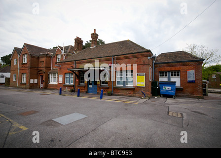 Sway Railway Station New Forest Hampshire UK Eingang Stockfoto