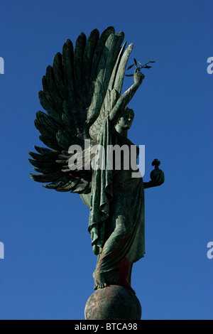 Der Frieden-Statue, direkt am Meer an der Grenze zwischen Brighton und Hove, East Sussex, UK. Stockfoto