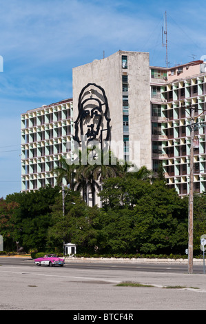 Havanna, Kuba. Das imposante Bild von Che Guevara an der Fassade des Ministeriums des Innern Bau Plaza De La Revolucion Stockfoto