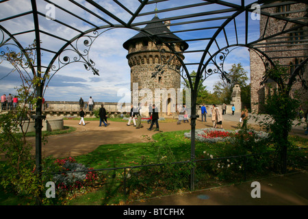 Besucher auf dem Gelände von Schloss Wernigerode, Deutschland. Stockfoto