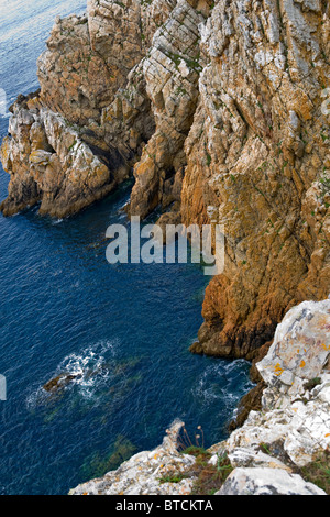 Klippen an der Küste der Bretagne, Frankreich Stockfoto