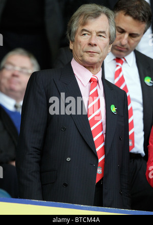 MARTIN BROUGHTON Vorsitzender der BRITISH AIRWAYS & 17. Oktober 2010 GOODISON PARK LIVERPOOL ENGLAND Stockfoto