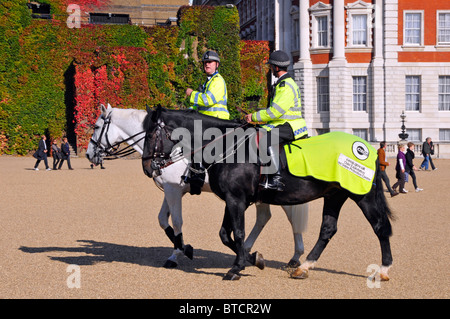 Zwei berittene Metropolitan Polizei Offiziere Stockfoto