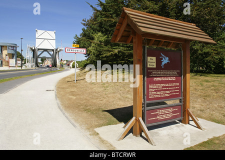 Gedenk-Schild am Pegasus-Brücke über den Caen-Kanal, Batterie, Calvados, Normandie, Frankreich. Stockfoto