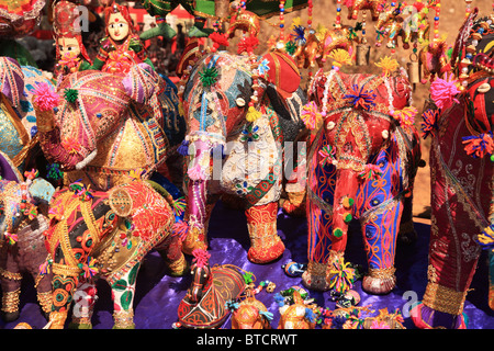 Stoff-Elefanten auf einem Goa-Markt in Indien Stockfoto