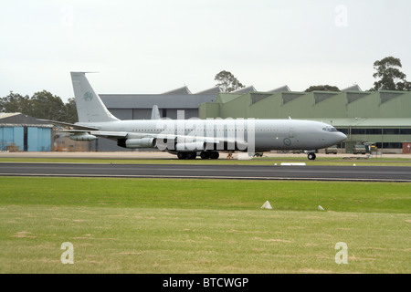 Royal Australian Air Force (RAAF) Boeing 707 tanker rollt zur Startbahn für Take-off auf der Homebase raafb Richmond. Stockfoto