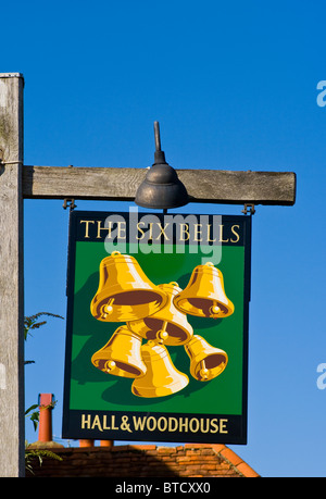 Die sechs Glocken Pub Schild Stockfoto