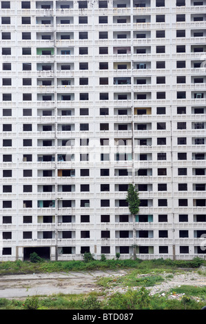 Verfallene Appartementhaus in Kuala Lumpur, Abriss warten. Stockfoto