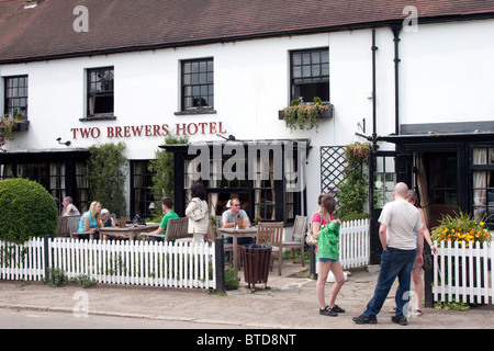 Zwei Brauereien Hotel & Pub - Chipperfield Dorf - Hertfordshire Stockfoto