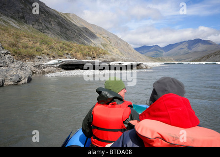 Beiden Sparren anzeigen Aufeis Eisschollen entlang des Kongakut Flusses beim schweben flussabwärts ANWR, Arktis Alaska, Sommer Stockfoto