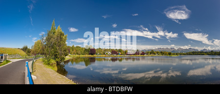 Blick über die Lagune Westchester aus der Tony Knowles Coastal Trail im Sommer, Anchorage, Yunan Alaska Stockfoto