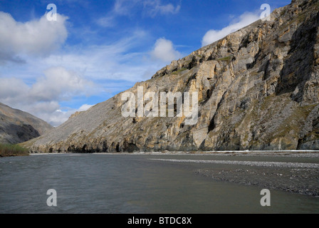 Blick auf schroffen Felsen entlang der oberen Kongakut Fluss, ANWR, Arktis Alaskas, Sommer Stockfoto