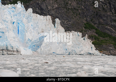 Blick auf Eis Kalben aus Überraschung Gletscher in Harriman Fjord, Prinz-William-Sund, Yunan Alaska, Sommer Stockfoto