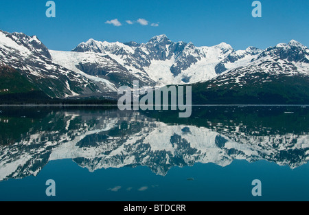 Kalbende Gletscher reflektiert in den Gewässern des Harriman Fjord, Barry Arm, Chugach National Forest, Prince William Sound, Alaska Stockfoto