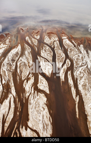 Luftaufnahme von frischem Wasser Zuflüsse fließen in Lake Magadi. Rift Valley. Kenia Stockfoto