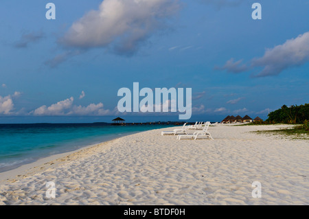 Sonnenuntergang auf den Malediven Strand Stockfoto