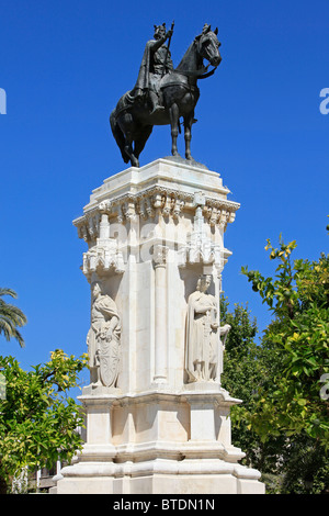 Denkmal für Ferdinand III. von Kastilien (1199-1252) an der Plaza Nueva in Sevilla, Spanien Stockfoto