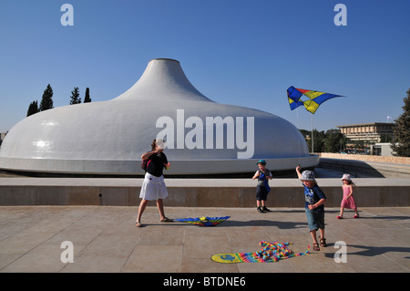 Israel, Jerusalem, Israel Museum, der Schrein des Buches konzentriert sich auf die Schriftrollen vom Toten Meer und anderen alten Schriften Stockfoto