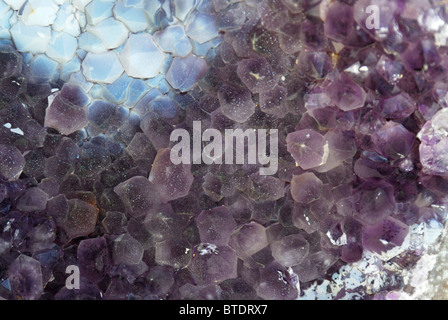 Nahaufnahme der Amethyst Kristalle Stockfoto