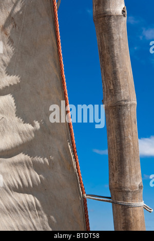 Detail von einem Bambus-Mast einer Dhau oder traditionellen Segelboot Stockfoto