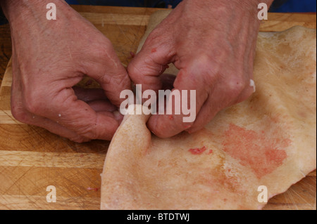 Schlachtung eine wachsende Schwein in einer ländlichen Gegend Zuhause Stockfoto