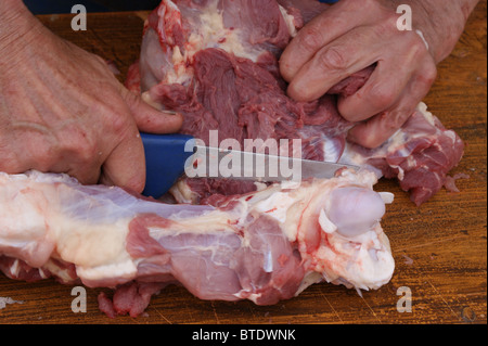 Schlachtung eine wachsende Schwein in einer ländlichen Gegend Zuhause Stockfoto